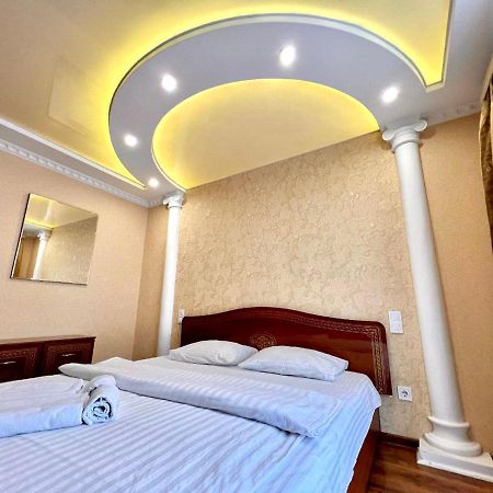 Apartpoltava Двокімнатні Апартаменти, До 6 Спальних Місць, Кутова Ванна, Корпусний Парк, Документи Для Відрядження Esterno foto