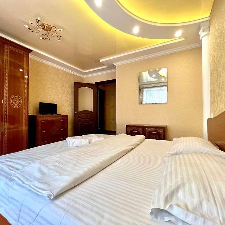 Apartpoltava Двокімнатні Апартаменти, До 6 Спальних Місць, Кутова Ванна, Корпусний Парк, Документи Для Відрядження Esterno foto