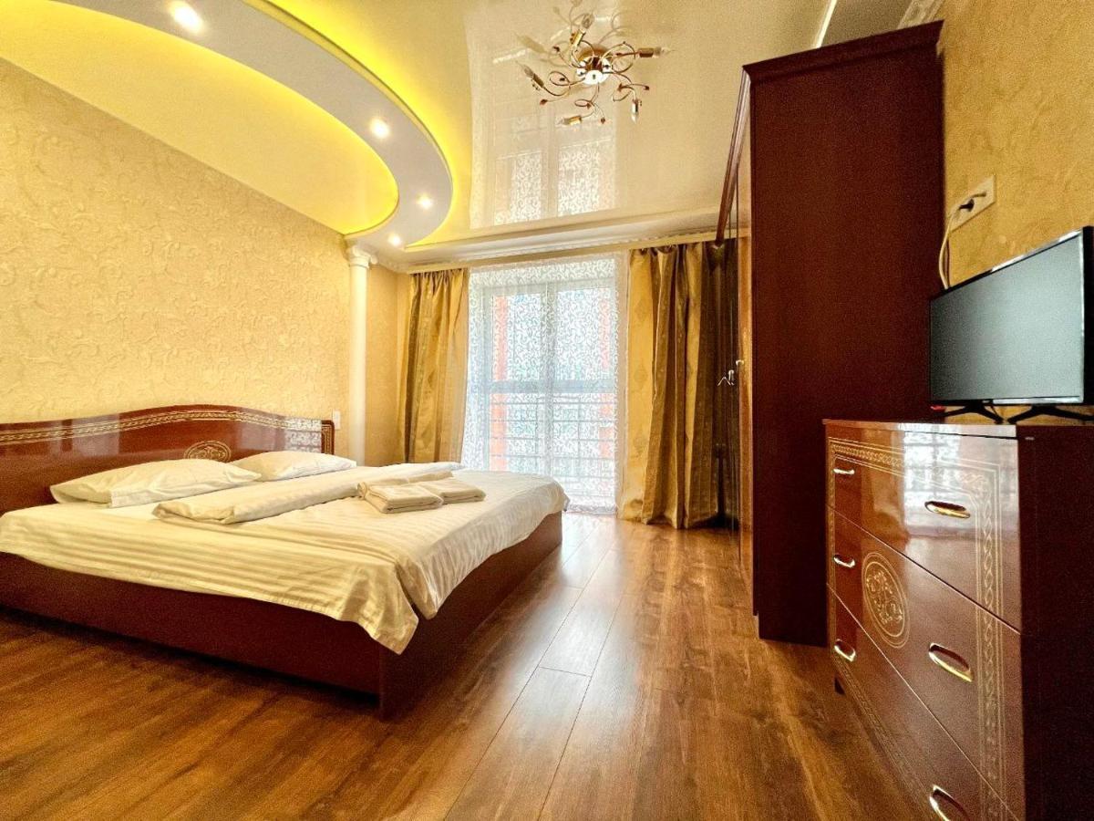 Apartpoltava Двокімнатні Апартаменти, До 6 Спальних Місць, Кутова Ванна, Корпусний Парк, Документи Для Відрядження Esterno foto