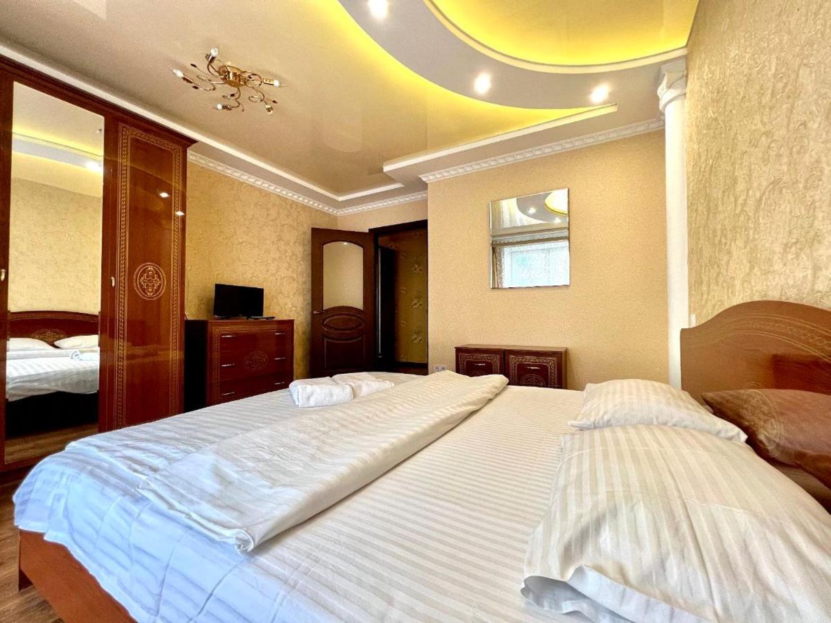 Apartpoltava Двокімнатні Апартаменти, До 6 Спальних Місць, Кутова Ванна, Корпусний Парк, Документи Для Відрядження Esterno foto