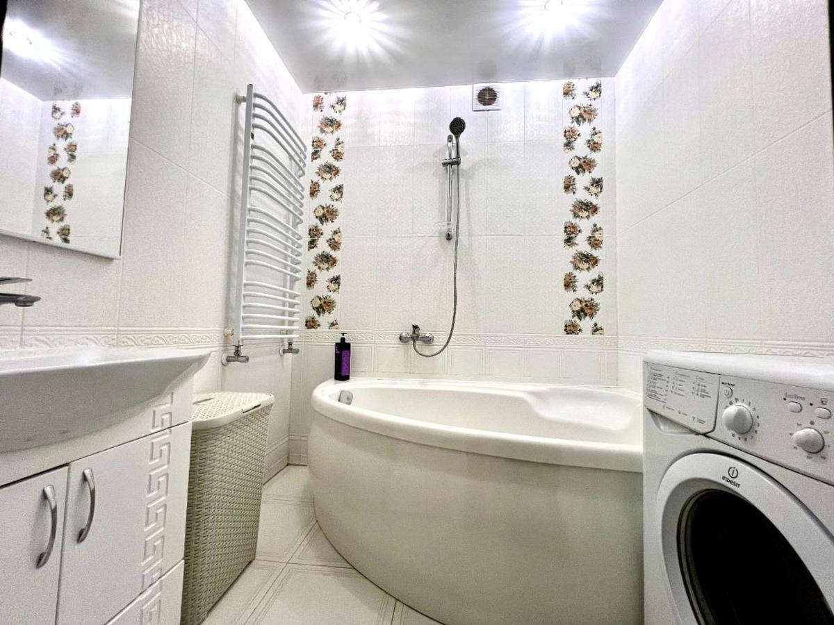 Apartpoltava Двокімнатні Апартаменти, До 6 Спальних Місць, Кутова Ванна, Корпусний Парк, Документи Для Відрядження Esterno foto