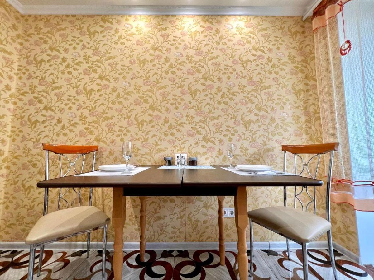 Apartpoltava Двокімнатні Апартаменти, До 6 Спальних Місць, Кутова Ванна, Корпусний Парк, Документи Для Відрядження Esterno foto